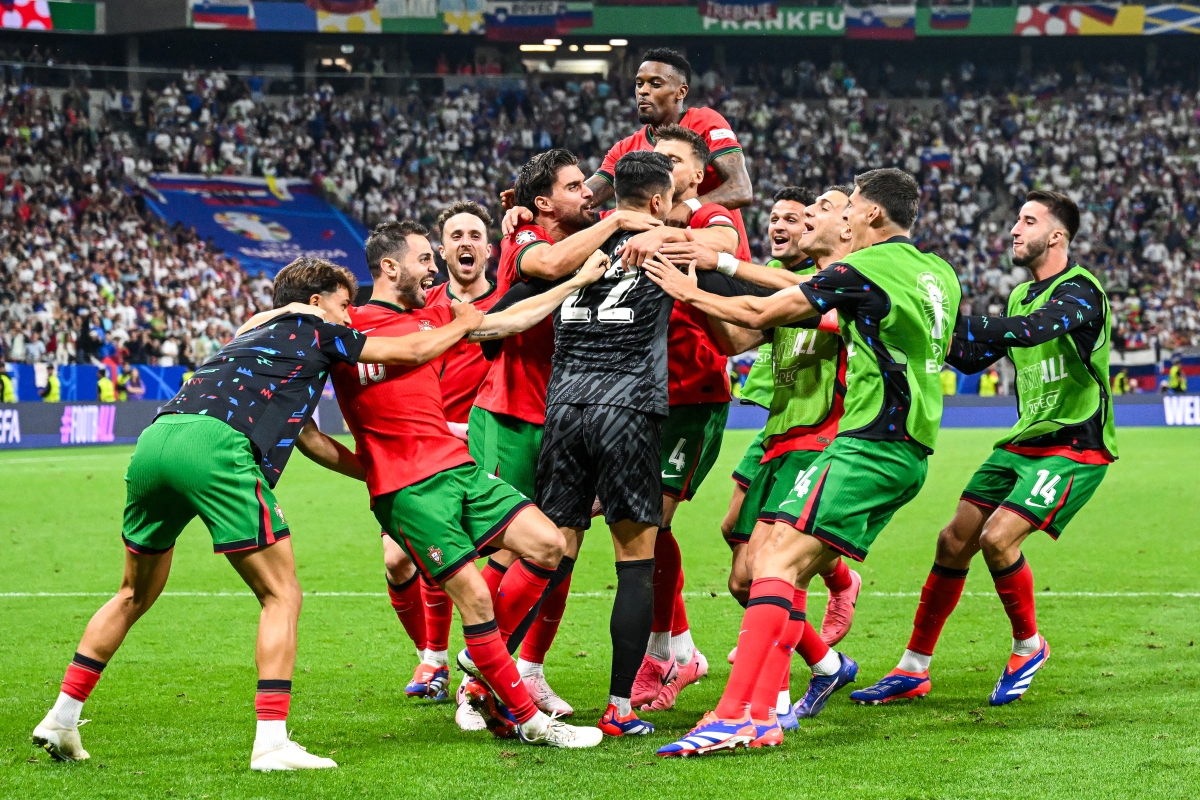 开云体育-葡萄牙完胜瑞士，阿什拉夫扛起全队